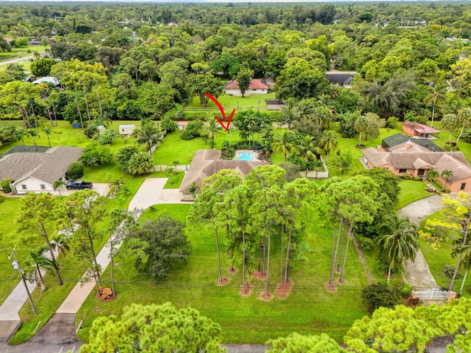 合同活跃: $895,000 (5 贝兹, 3 浴室, 2718 平方英尺)