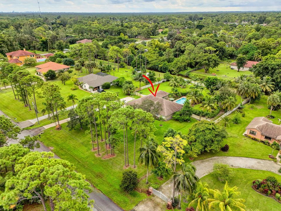 合同活跃: $895,000 (5 贝兹, 3 浴室, 2718 平方英尺)