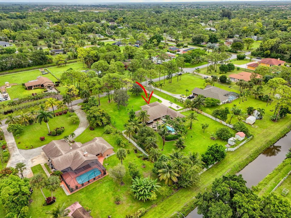 合同活跃: $895,000 (5 贝兹, 3 浴室, 2718 平方英尺)