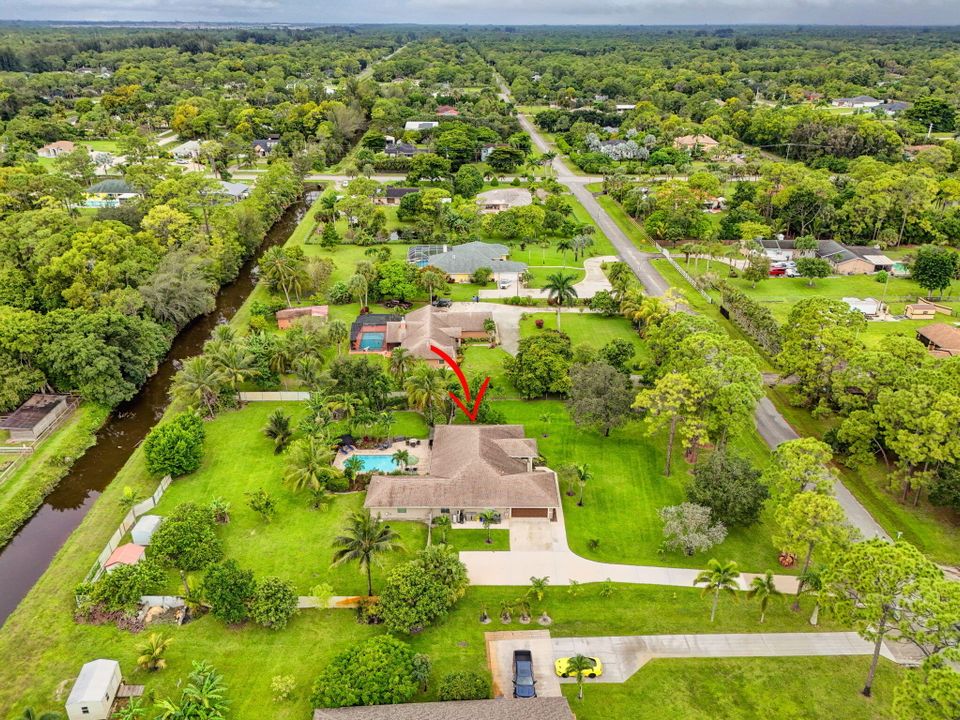 合同活跃: $895,000 (5 贝兹, 3 浴室, 2718 平方英尺)