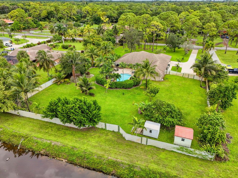 合同活跃: $895,000 (5 贝兹, 3 浴室, 2718 平方英尺)