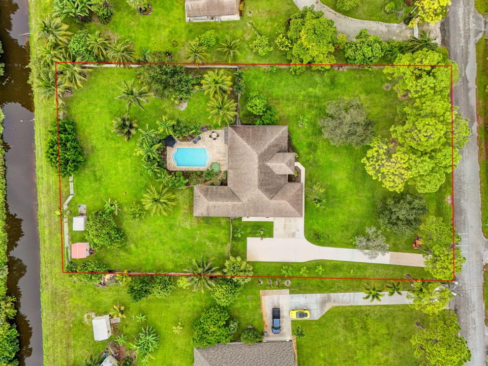 合同活跃: $895,000 (5 贝兹, 3 浴室, 2718 平方英尺)