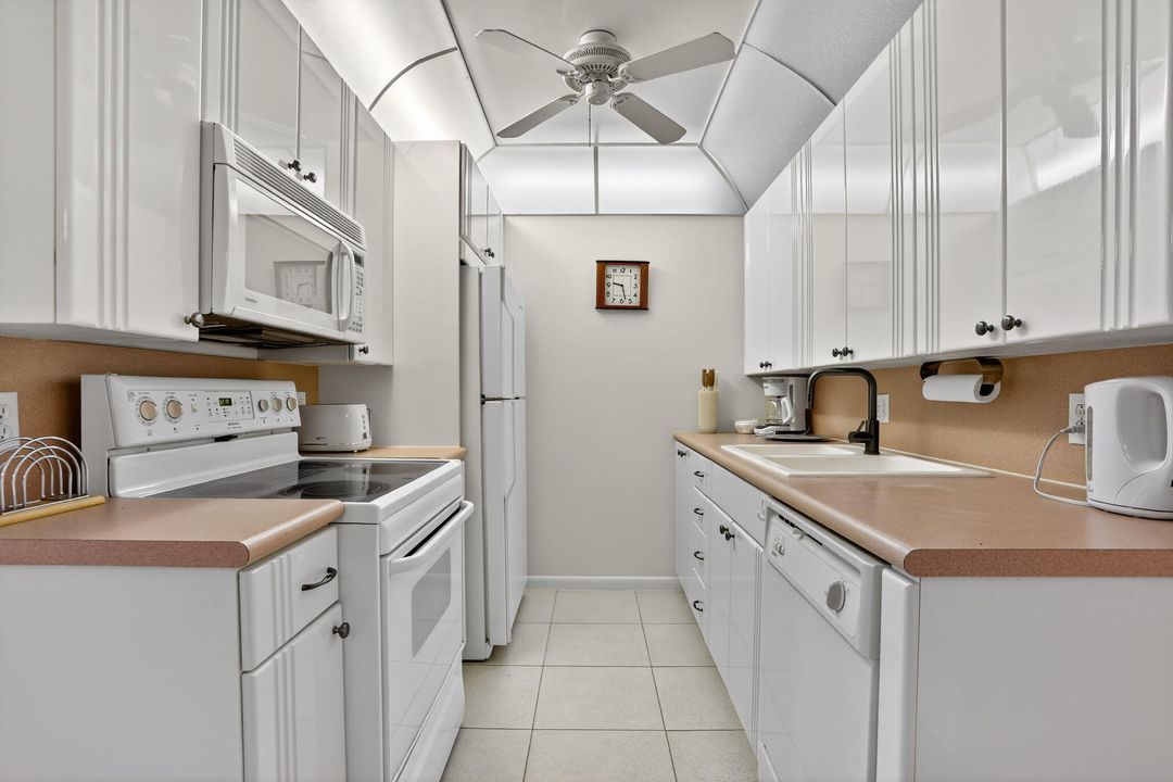 待售: $129,000 (1 贝兹, 2 浴室, 770 平方英尺)