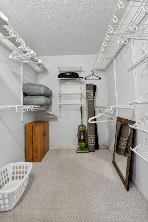 待售: $129,000 (1 贝兹, 2 浴室, 770 平方英尺)