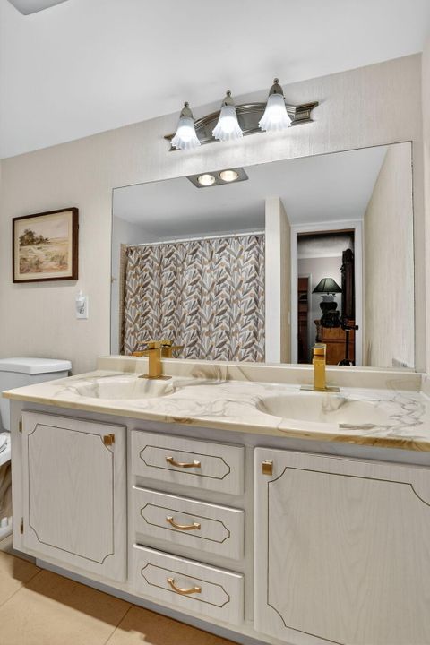 待售: $129,000 (1 贝兹, 2 浴室, 770 平方英尺)