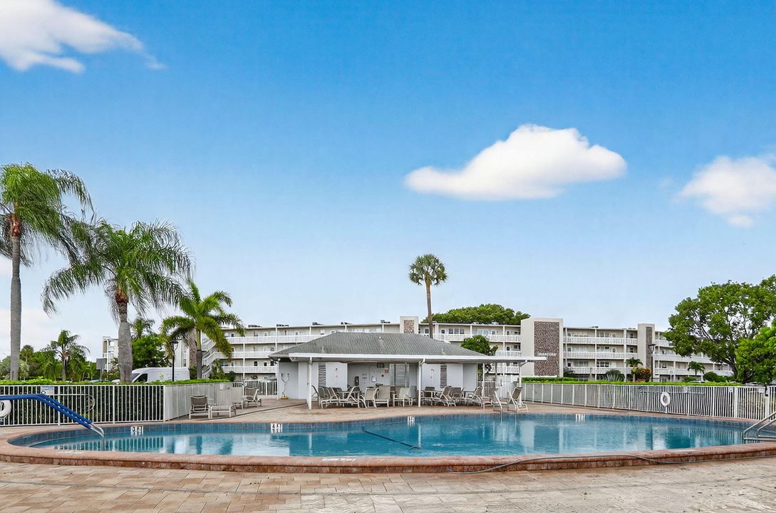 待售: $129,000 (1 贝兹, 2 浴室, 770 平方英尺)