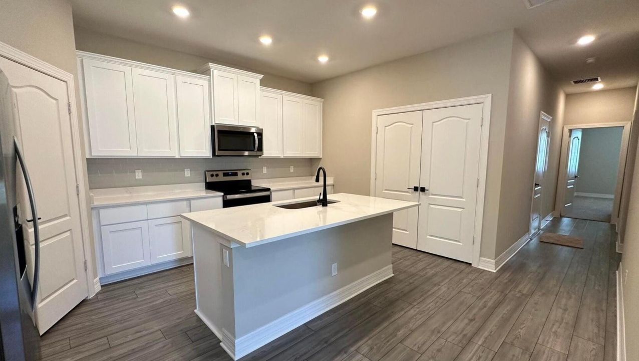 出租: $2,350 (4 贝兹, 2 浴室, 1767 平方英尺)