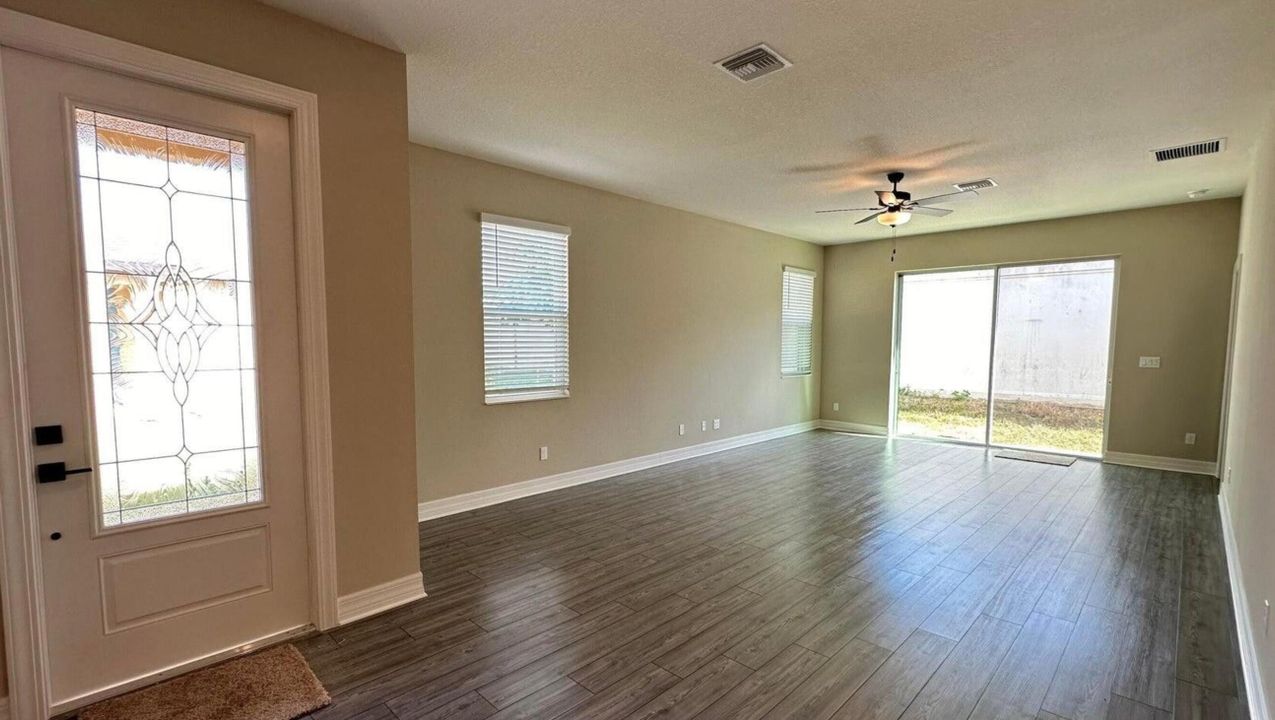 出租: $2,350 (4 贝兹, 2 浴室, 1767 平方英尺)