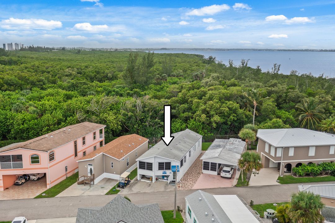 For Sale: $385,000 (2 beds, 1 baths, 1012 Square Feet)