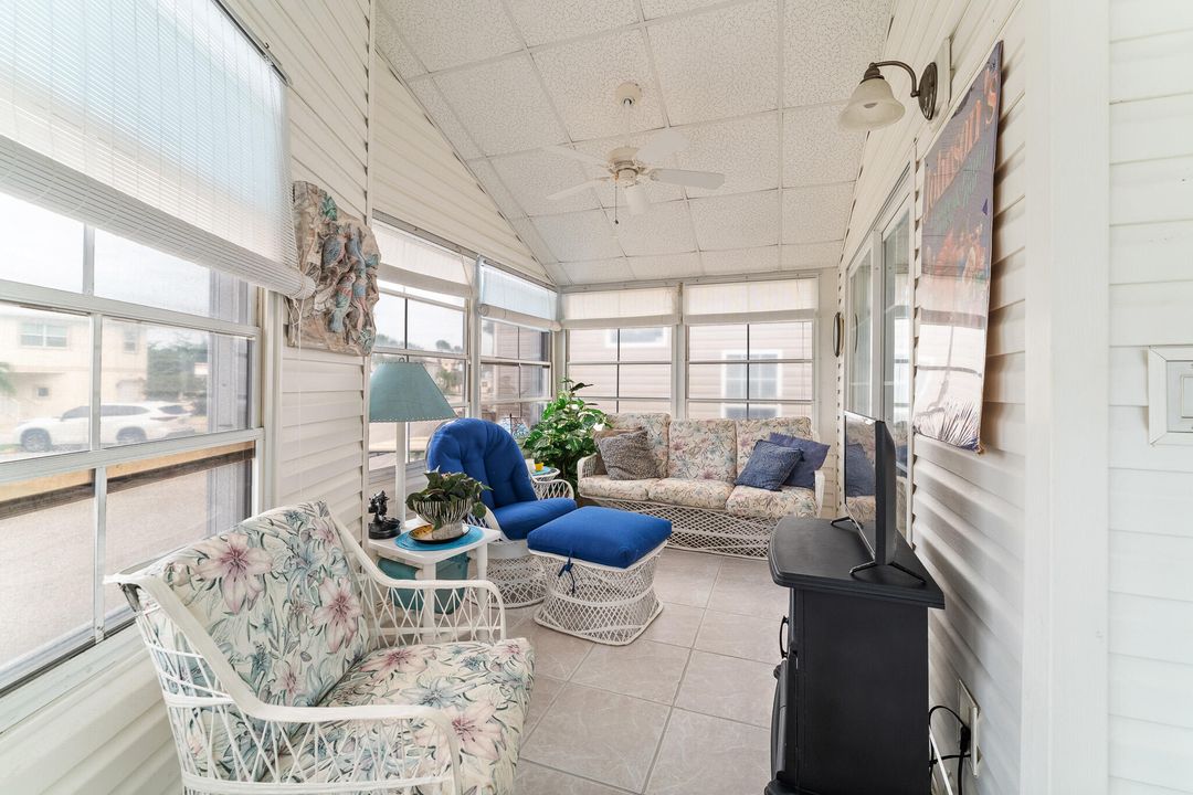 For Sale: $385,000 (2 beds, 1 baths, 1012 Square Feet)