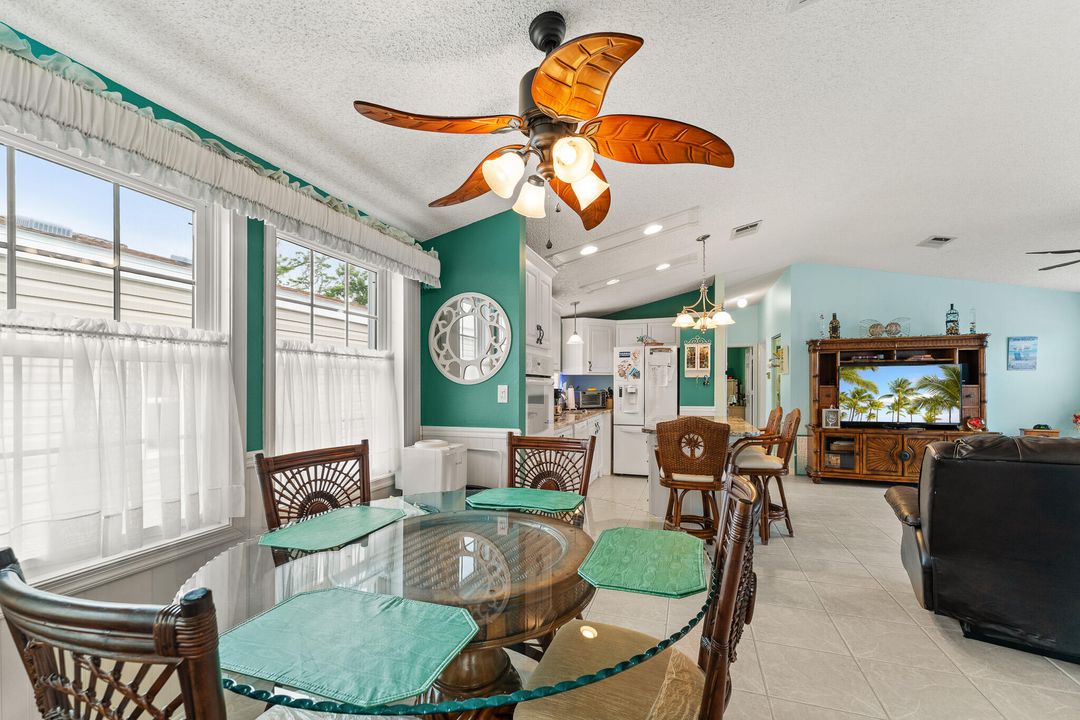 For Sale: $385,000 (2 beds, 1 baths, 1012 Square Feet)