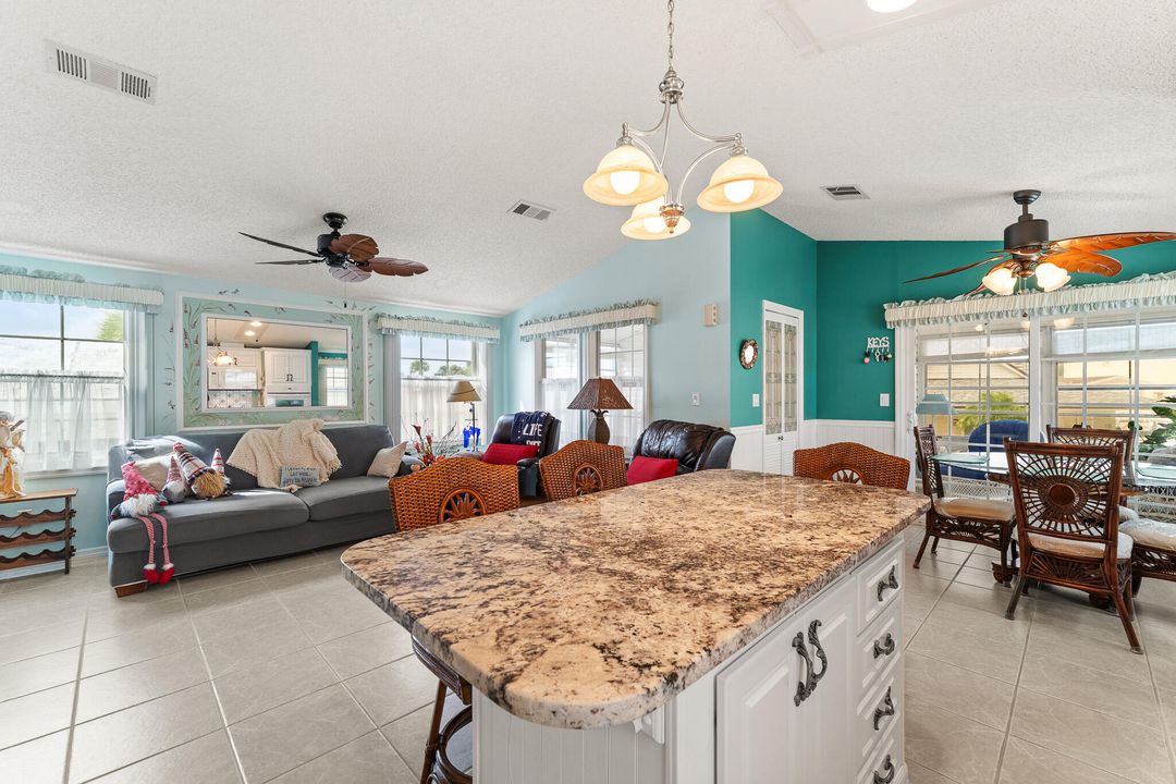 For Sale: $385,000 (2 beds, 1 baths, 1012 Square Feet)