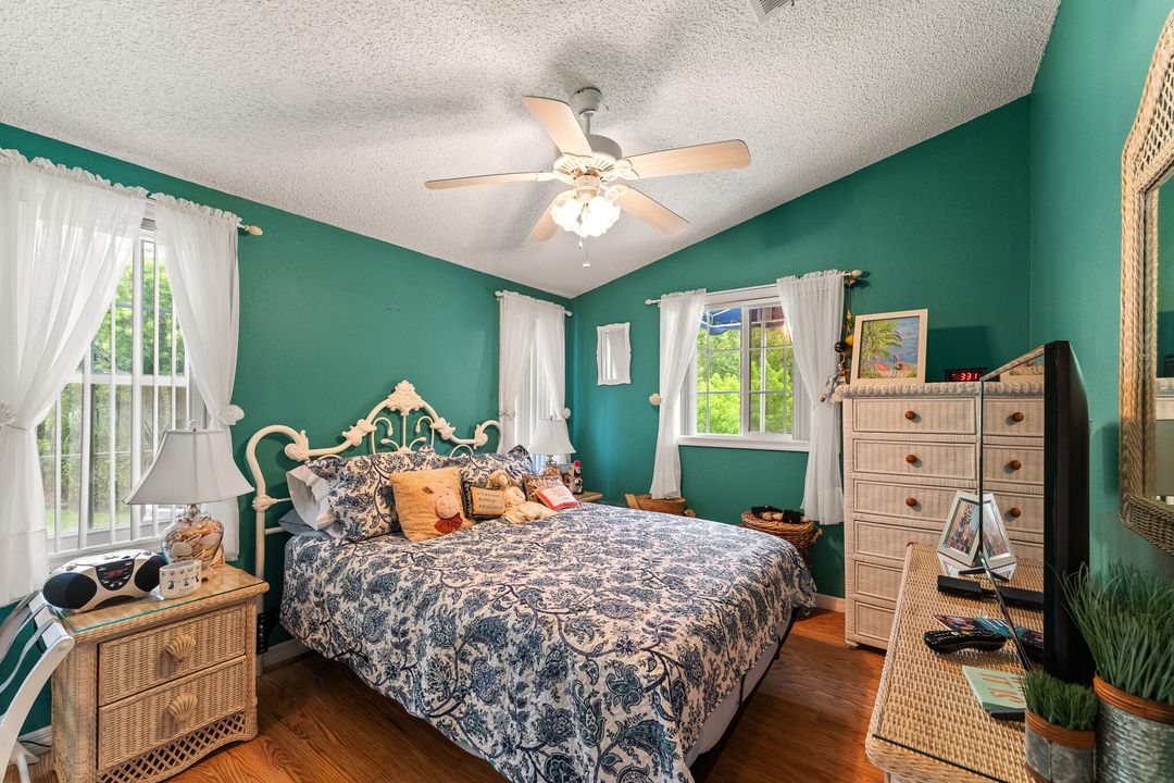 For Sale: $385,000 (2 beds, 1 baths, 1012 Square Feet)