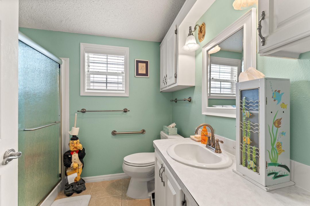 For Sale: $385,000 (2 beds, 1 baths, 1012 Square Feet)