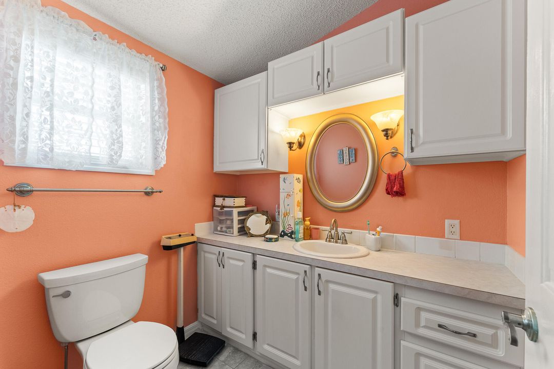 For Sale: $385,000 (2 beds, 1 baths, 1012 Square Feet)