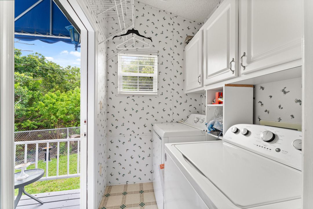 For Sale: $385,000 (2 beds, 1 baths, 1012 Square Feet)