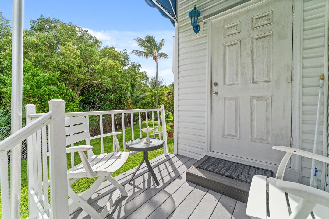 For Sale: $385,000 (2 beds, 1 baths, 1012 Square Feet)