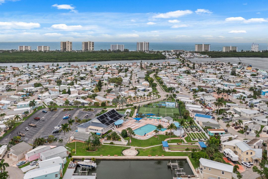 For Sale: $385,000 (2 beds, 1 baths, 1012 Square Feet)