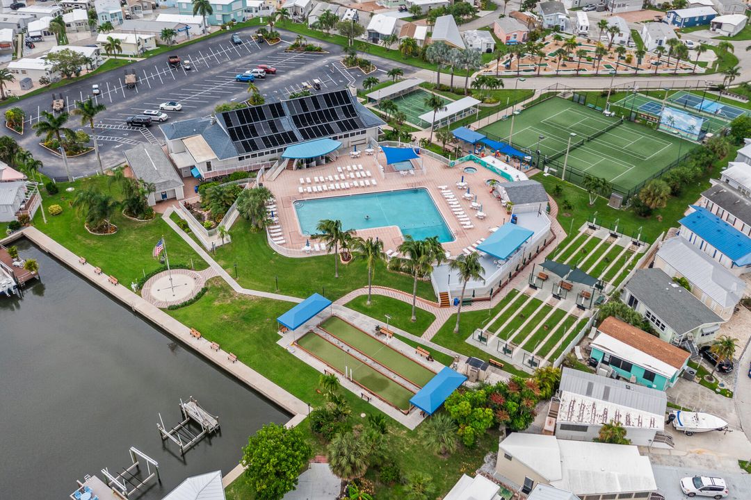 For Sale: $385,000 (2 beds, 1 baths, 1012 Square Feet)