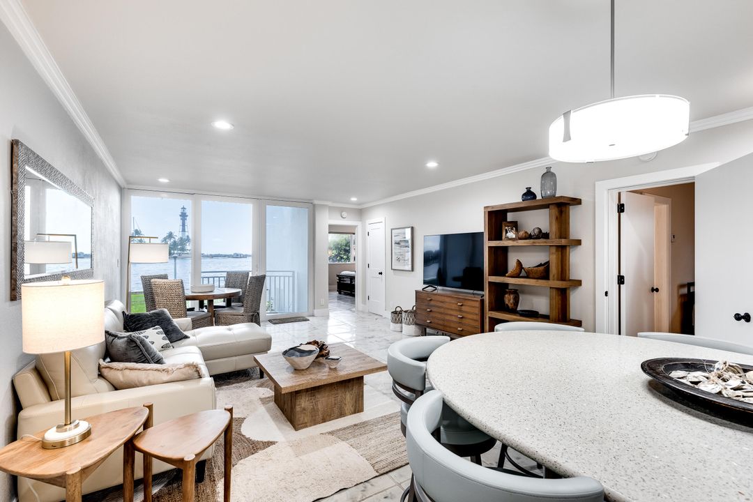 出租: $3,850 (2 贝兹, 2 浴室, 1142 平方英尺)