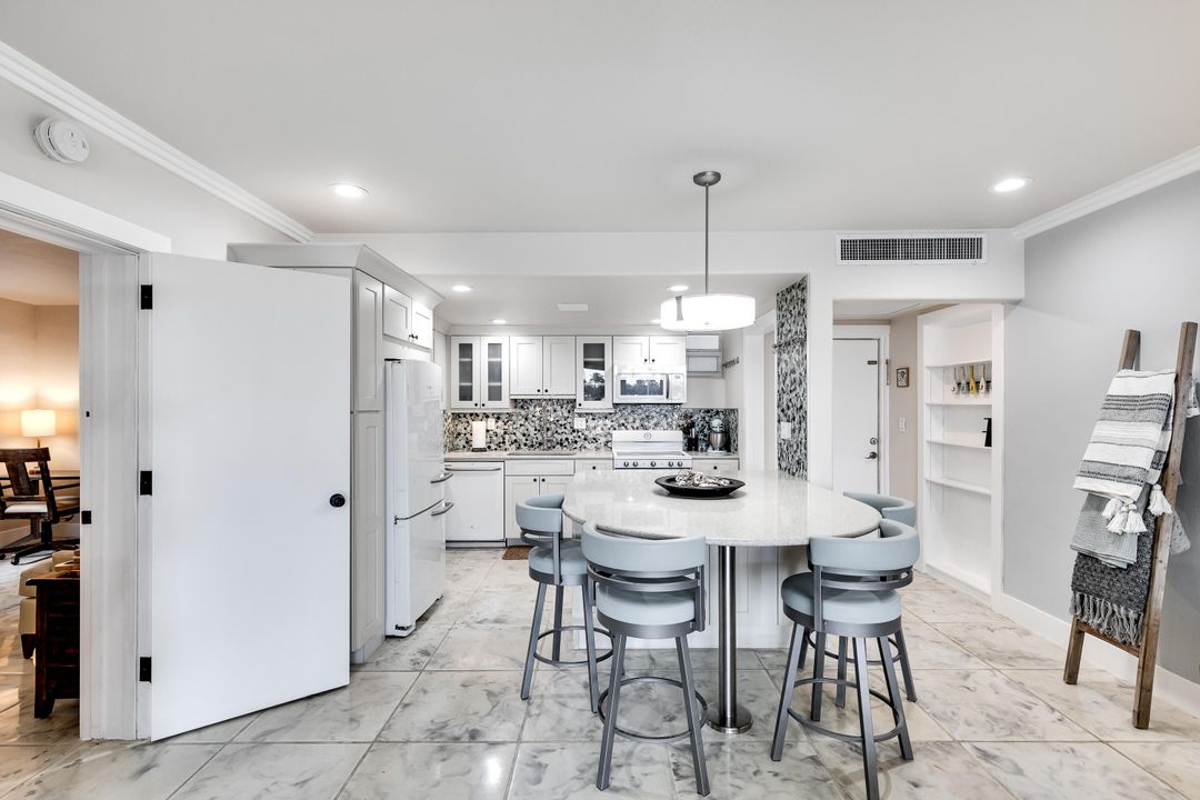 出租: $3,850 (2 贝兹, 2 浴室, 1142 平方英尺)