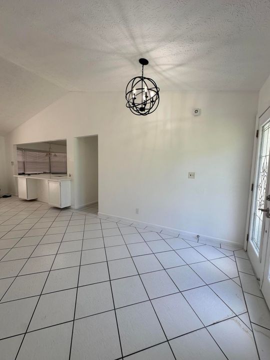 For Rent: $2,700 (3 beds, 2 baths, 1412 Square Feet)