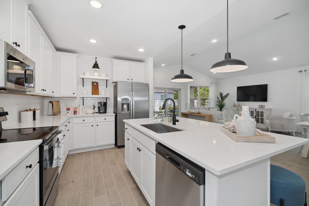 Active With Contract: $404,995 (4 beds, 3 baths, 2094 Square Feet)