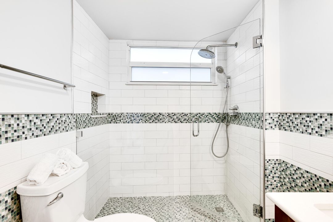 出租: $3,850 (2 贝兹, 2 浴室, 1142 平方英尺)