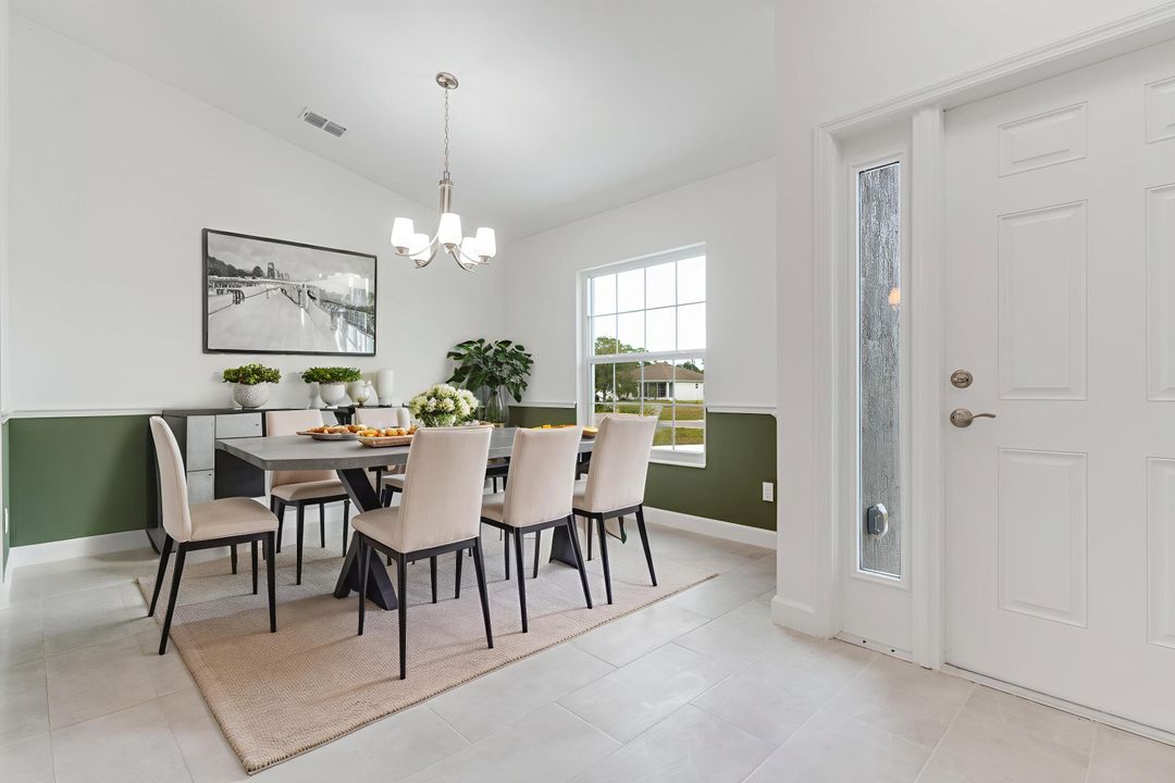 合同活跃: $374,900 (4 贝兹, 2 浴室, 1882 平方英尺)