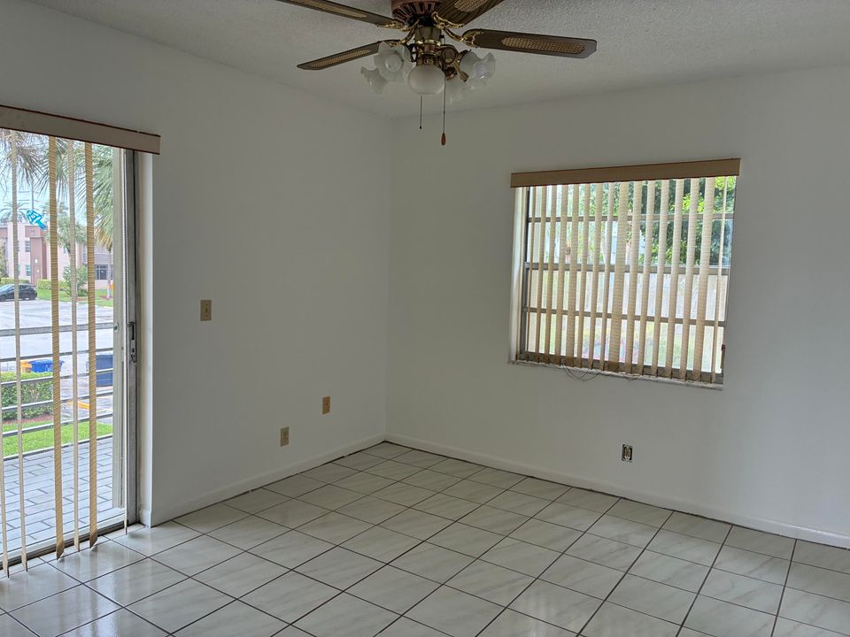 待售: $85,000 (2 贝兹, 2 浴室, 902 平方英尺)