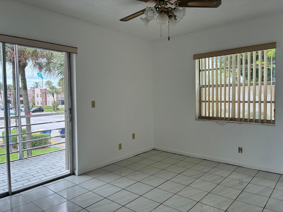 待售: $85,000 (2 贝兹, 2 浴室, 902 平方英尺)