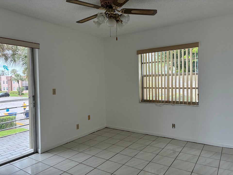 待售: $85,000 (2 贝兹, 2 浴室, 902 平方英尺)