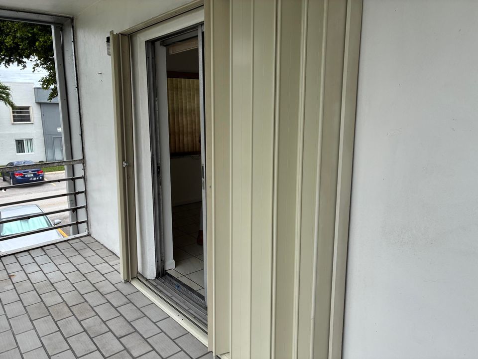 待售: $85,000 (2 贝兹, 2 浴室, 902 平方英尺)