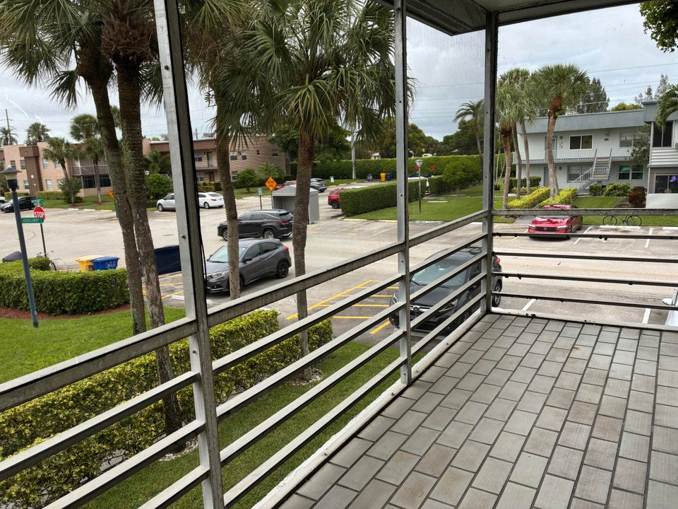 待售: $85,000 (2 贝兹, 2 浴室, 902 平方英尺)