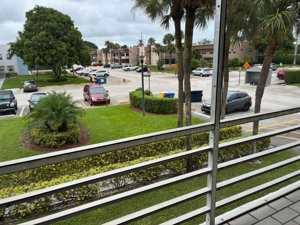 待售: $85,000 (2 贝兹, 2 浴室, 902 平方英尺)