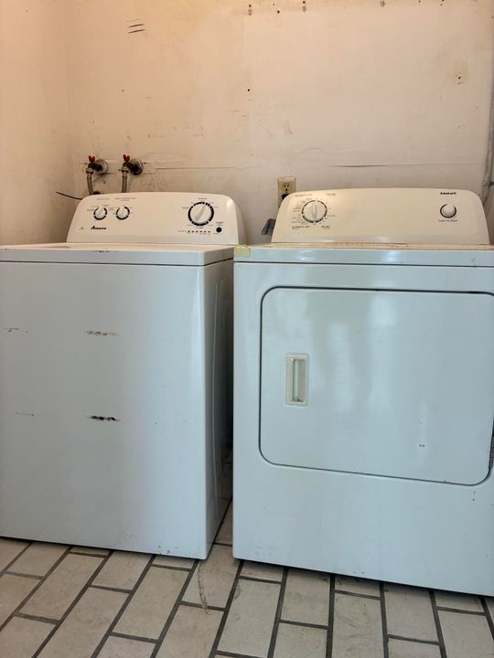 待售: $85,000 (2 贝兹, 2 浴室, 902 平方英尺)