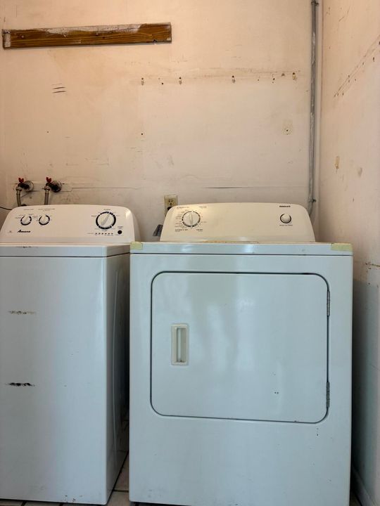 待售: $85,000 (2 贝兹, 2 浴室, 902 平方英尺)