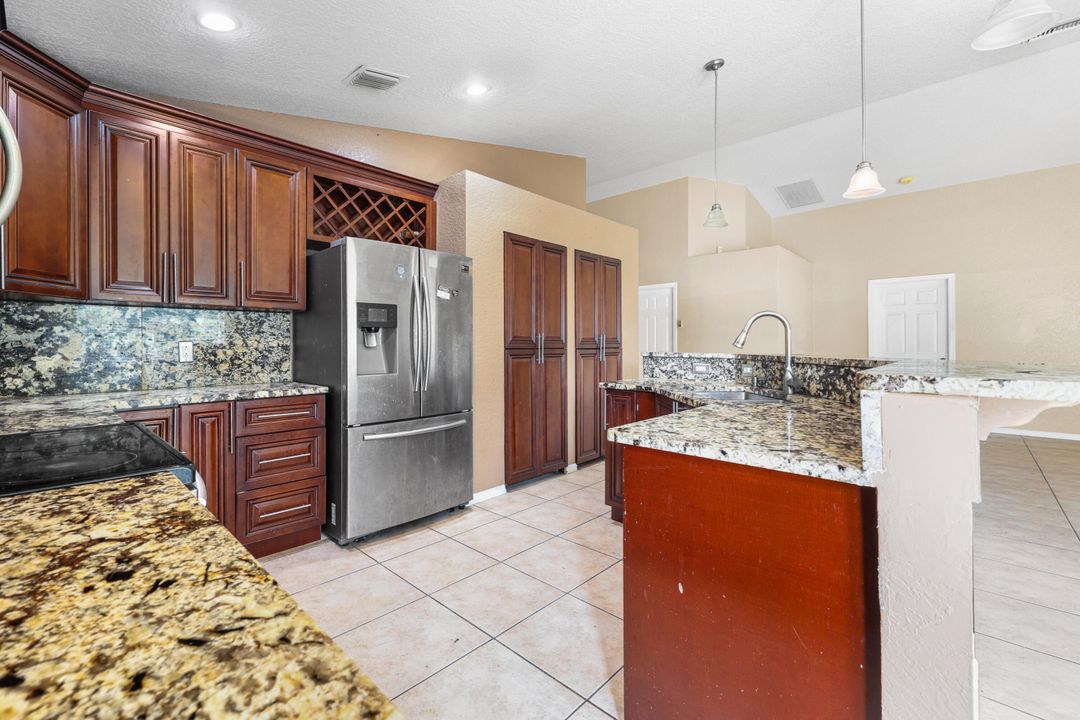 Active With Contract: $450,000 (3 beds, 2 baths, 1701 Square Feet)