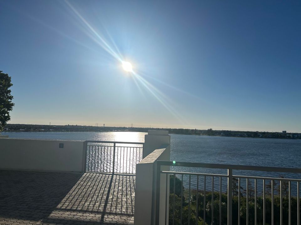 В аренду: $5,175 (2 спален, 2 ванн, 1222 Квадратных фут)