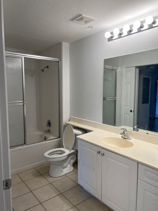 For Sale: $274,900 (1 beds, 1 baths, 765 Square Feet)