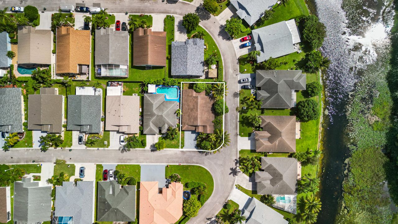 Active With Contract: $450,000 (3 beds, 2 baths, 1701 Square Feet)