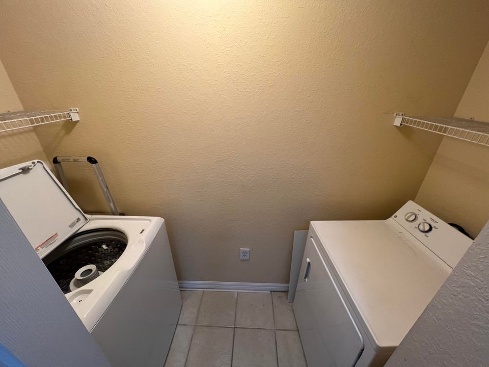 For Sale: $274,900 (1 beds, 1 baths, 765 Square Feet)