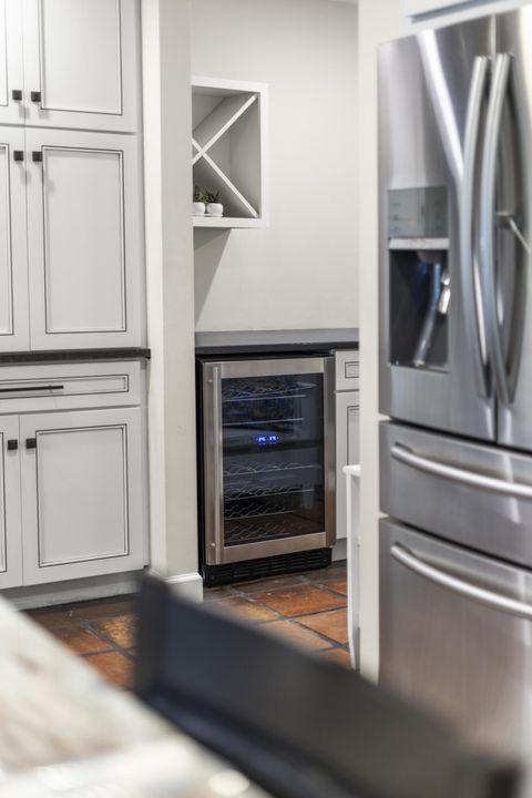 Activo con contrato: $1,050,000 (4 camas, 2 baños, 2892 Pies cuadrados)