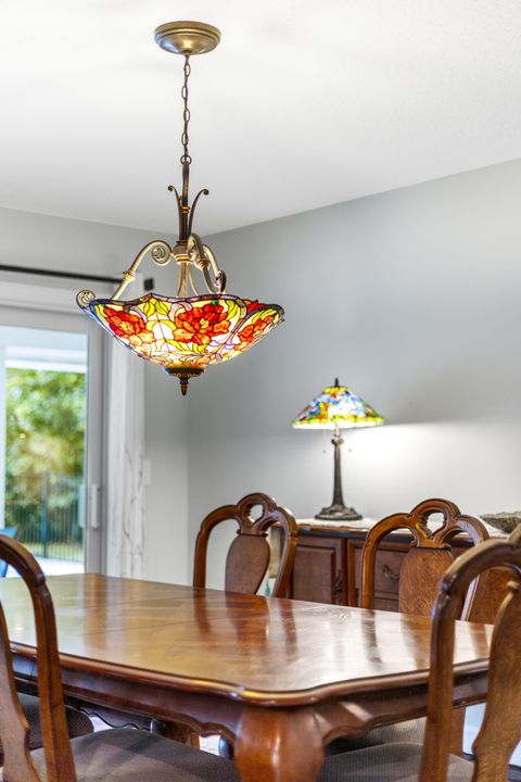 Activo con contrato: $1,050,000 (4 camas, 2 baños, 2892 Pies cuadrados)