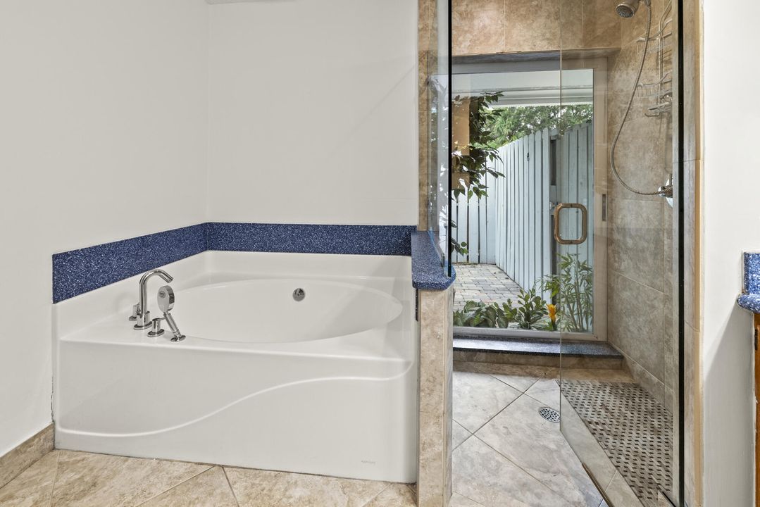 Activo con contrato: $1,050,000 (4 camas, 2 baños, 2892 Pies cuadrados)