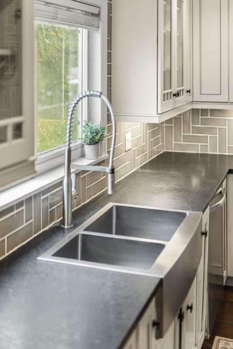 Activo con contrato: $1,050,000 (4 camas, 2 baños, 2892 Pies cuadrados)