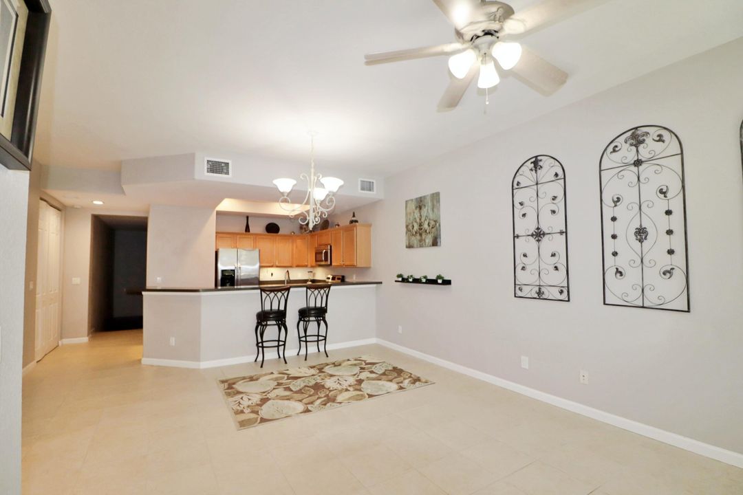 На продажу: $243,900 (2 спален, 2 ванн, 1231 Квадратных фут)