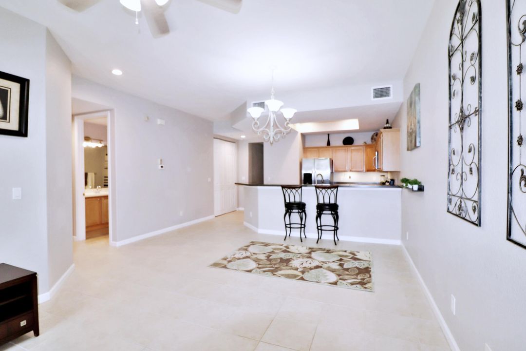 На продажу: $243,900 (2 спален, 2 ванн, 1231 Квадратных фут)