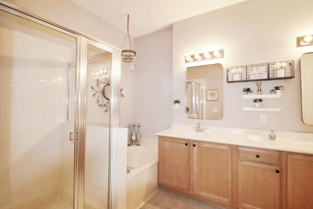 На продажу: $243,900 (2 спален, 2 ванн, 1231 Квадратных фут)