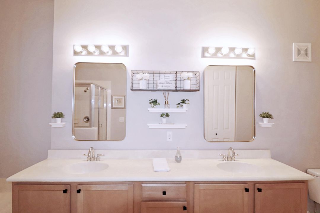 На продажу: $243,900 (2 спален, 2 ванн, 1231 Квадратных фут)